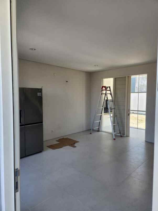 dijual rumah jalan wiyung praja