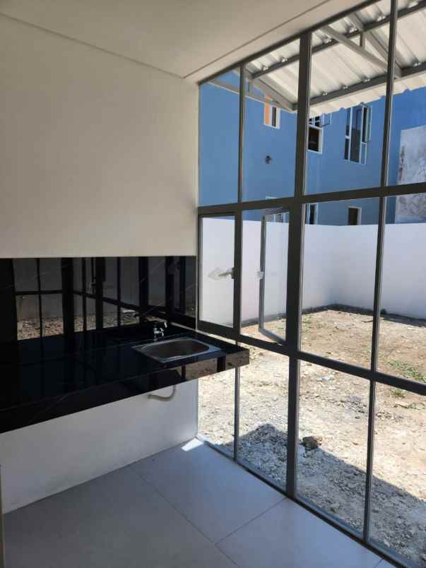 dijual rumah jalan wiyung praja