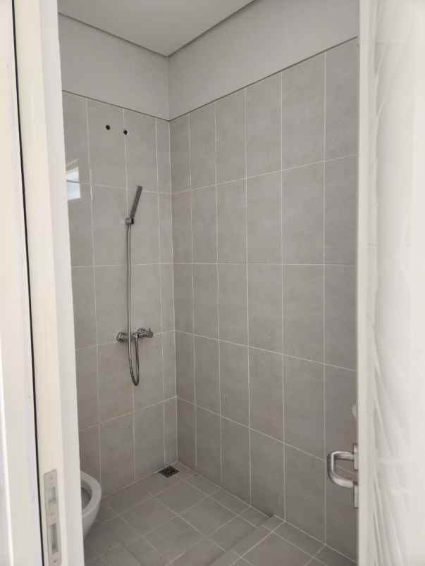 dijual rumah jalan wiyung praja