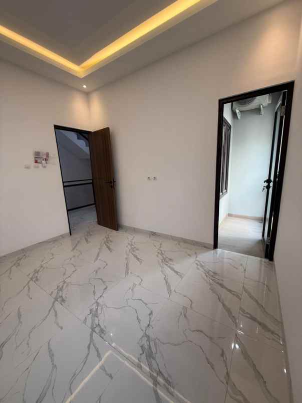 dijual rumah jatinegara kaum rawamangun