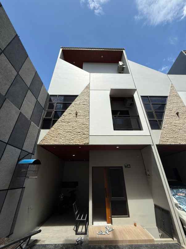 dijual rumah jatinegara kaum rawamangun