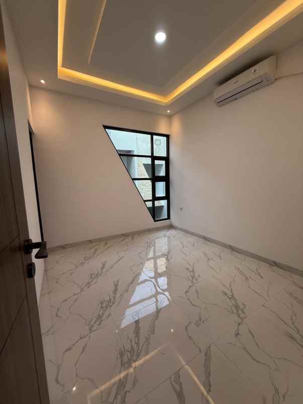 dijual rumah jatinegara kaum rawamangun