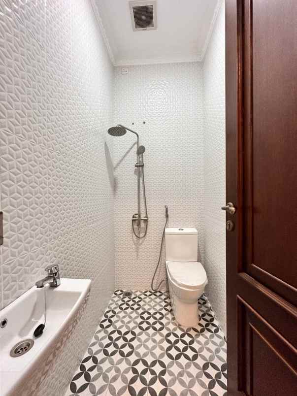 dijual rumah jatiwaringin