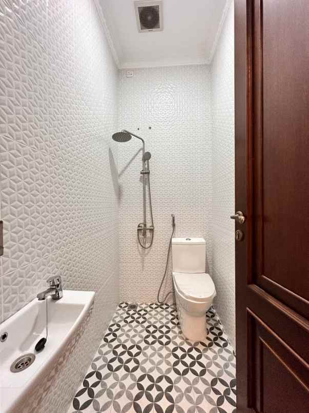 dijual rumah jatiwaringin