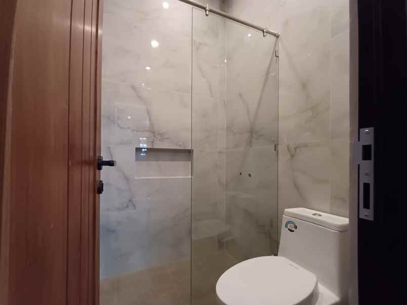 dijual rumah jenengan raya