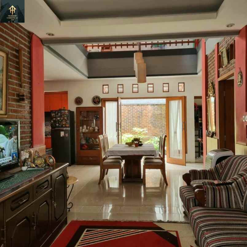 dijual rumah jl antapani