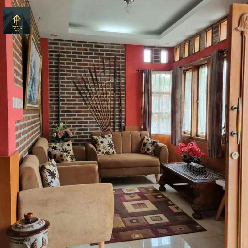 dijual rumah jl antapani