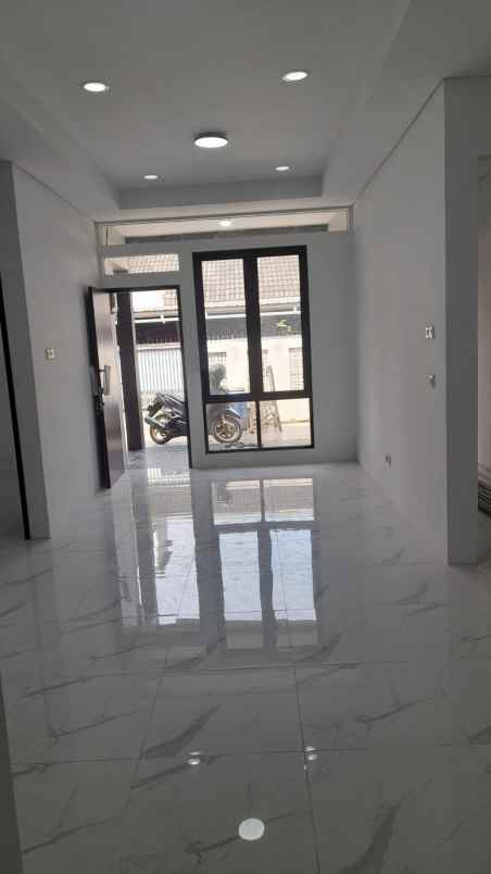 dijual rumah jl cibaduyut