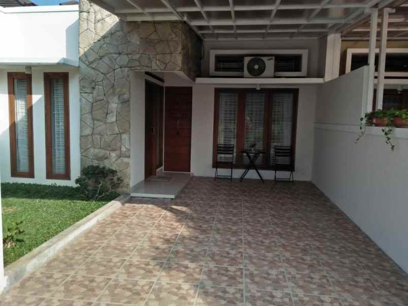 dijual rumah jl cisaranten arcamanik