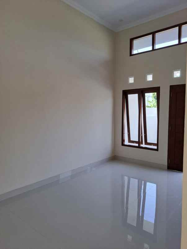 dijual rumah jl gito gati