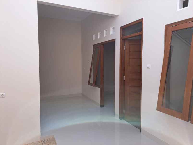 dijual rumah jl gito gati