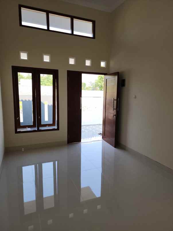 dijual rumah jl gito gati