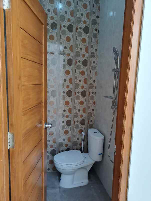 dijual rumah jl gito gati