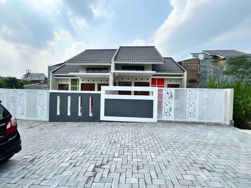 dijual rumah jl gito gati