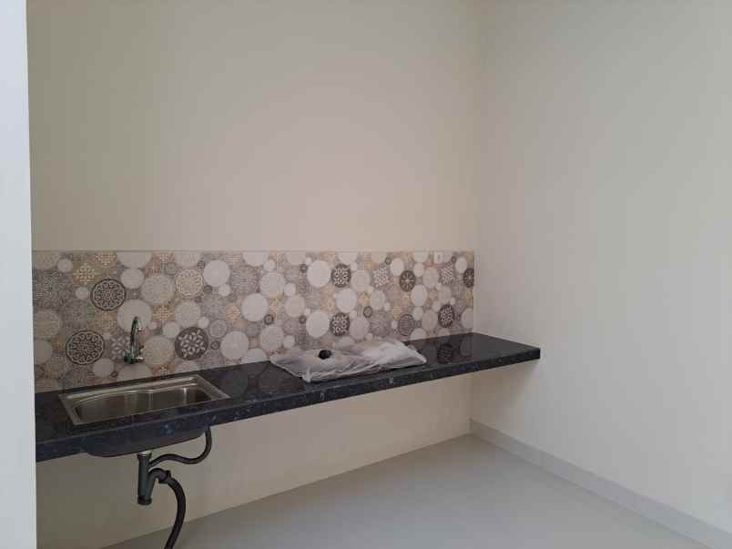 dijual rumah jl gito gati