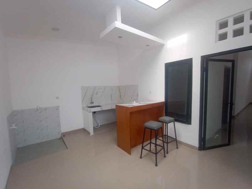 dijual rumah jl kebon agung