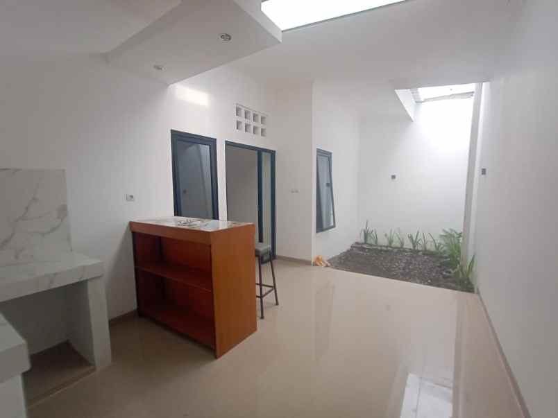 dijual rumah jl kebon agung