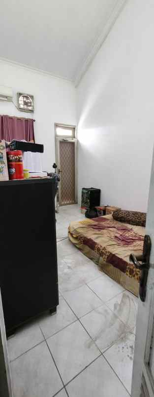 dijual rumah jl kerinci blok j no 335