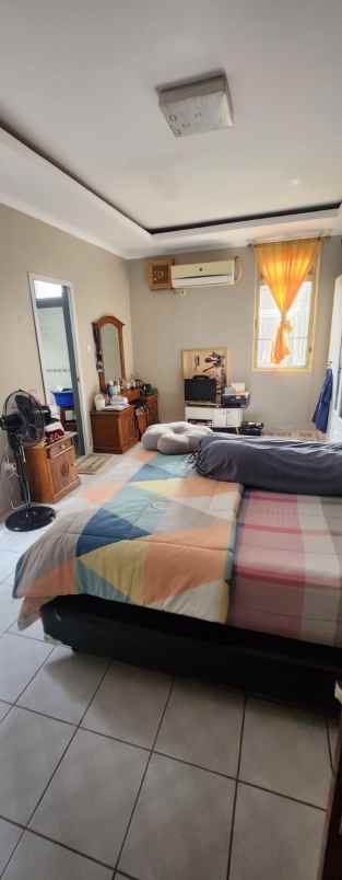 dijual rumah jl kerinci blok j no 335