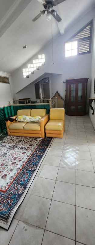 dijual rumah jl kerinci blok j no 335