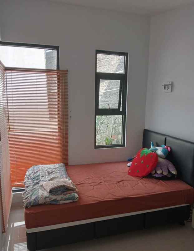 dijual rumah jl padaasih permana utara