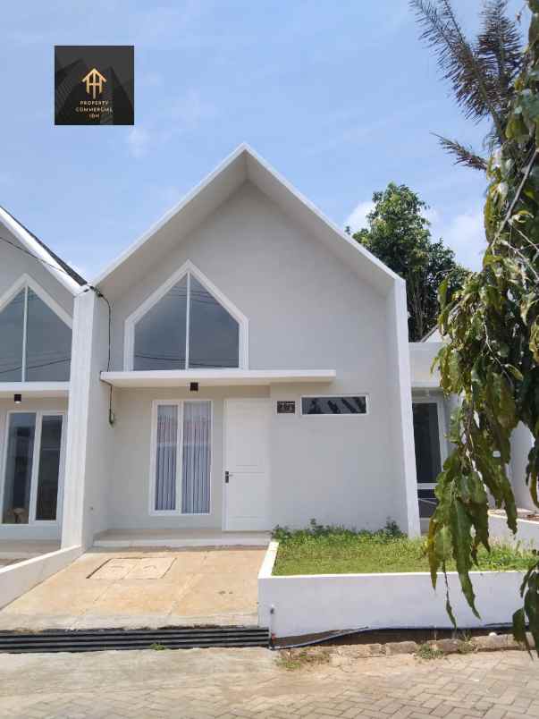 dijual rumah jl padalarang