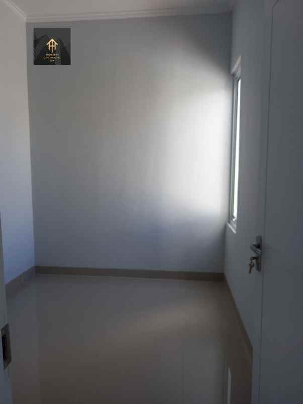 dijual rumah jl padalarang