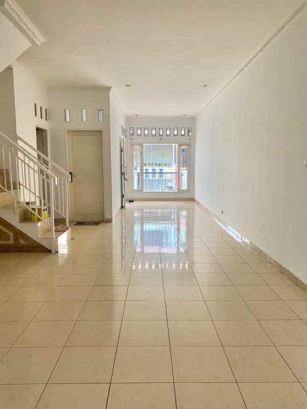 dijual rumah jl pondok kelapa raya