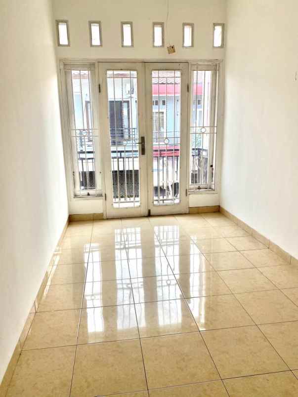 dijual rumah jl pondok kelapa raya