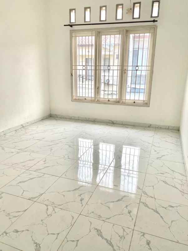 dijual rumah jl pondok kelapa raya