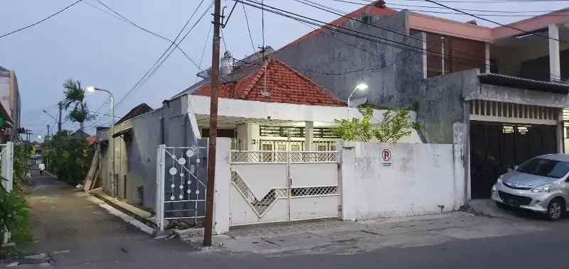 dijual rumah jl pucang sewu