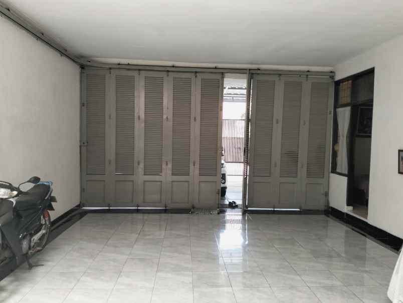 dijual rumah jl rajamantri tengah no 14