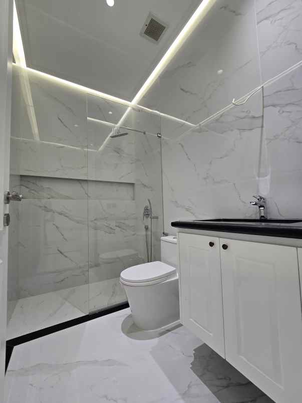 dijual rumah jl raya cempaka putih