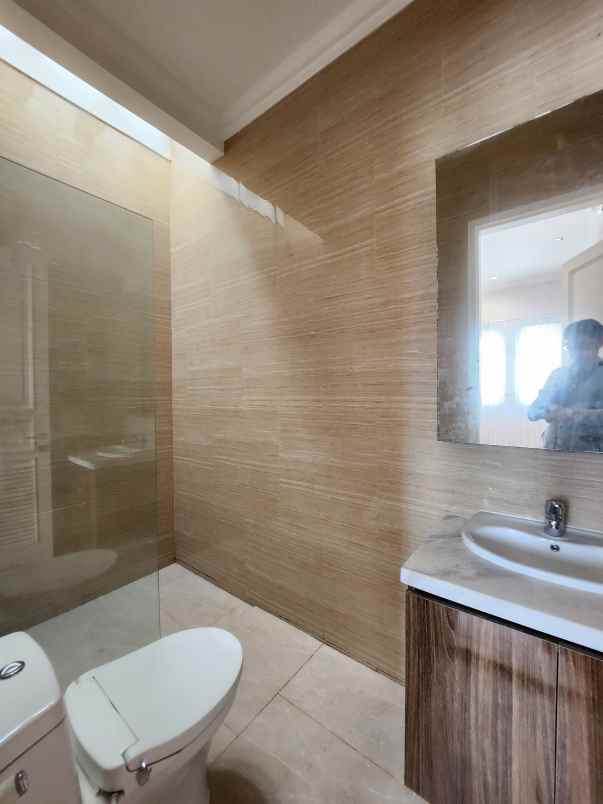 dijual rumah jl raya komplek cempaka