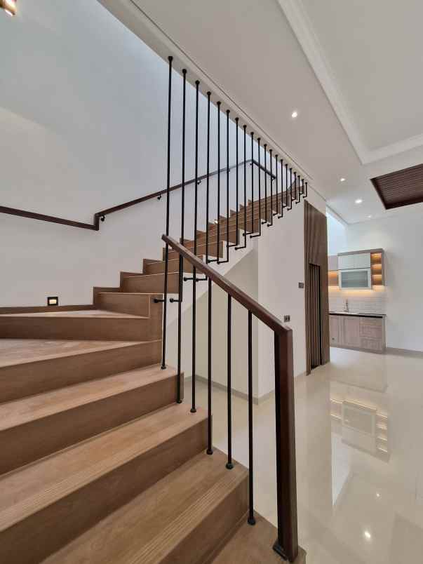 dijual rumah jl raya komplek rawamangun