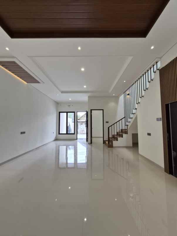 dijual rumah jl raya komplek rawamangun