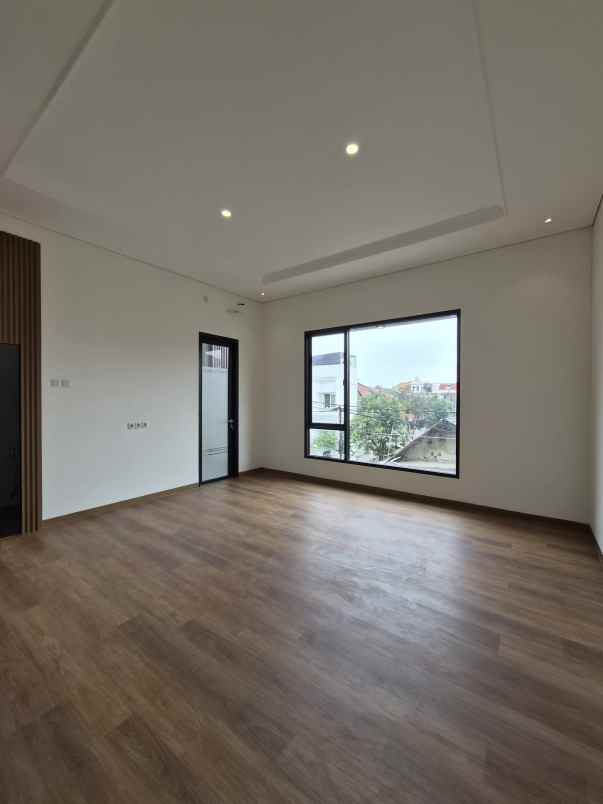 dijual rumah jl raya komplek rawamangun