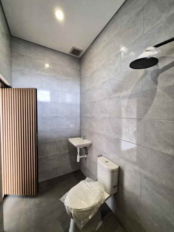 dijual rumah jl raya komplek rawamangun