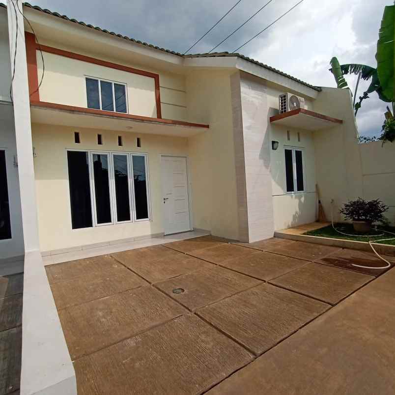 dijual rumah jl serua raya bojongsari