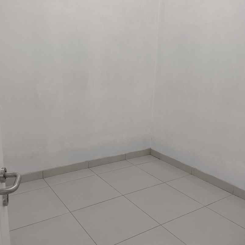 dijual rumah jl serua raya bojongsari