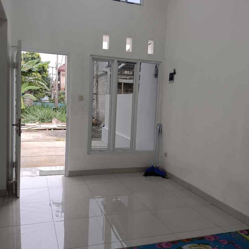 dijual rumah jl serua raya bojongsari