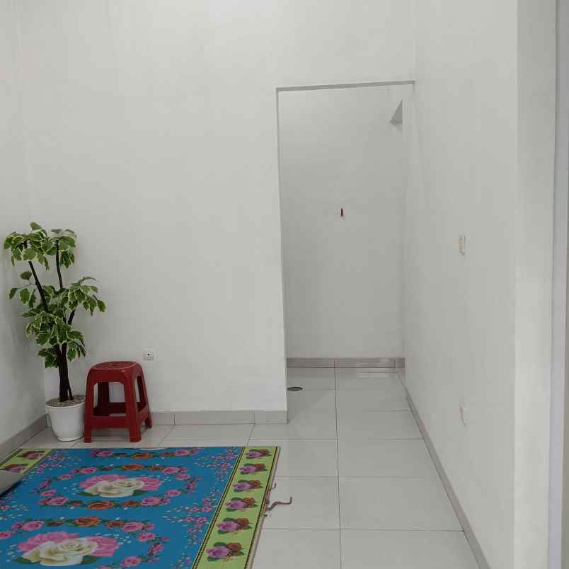 dijual rumah jl serua raya bojongsari
