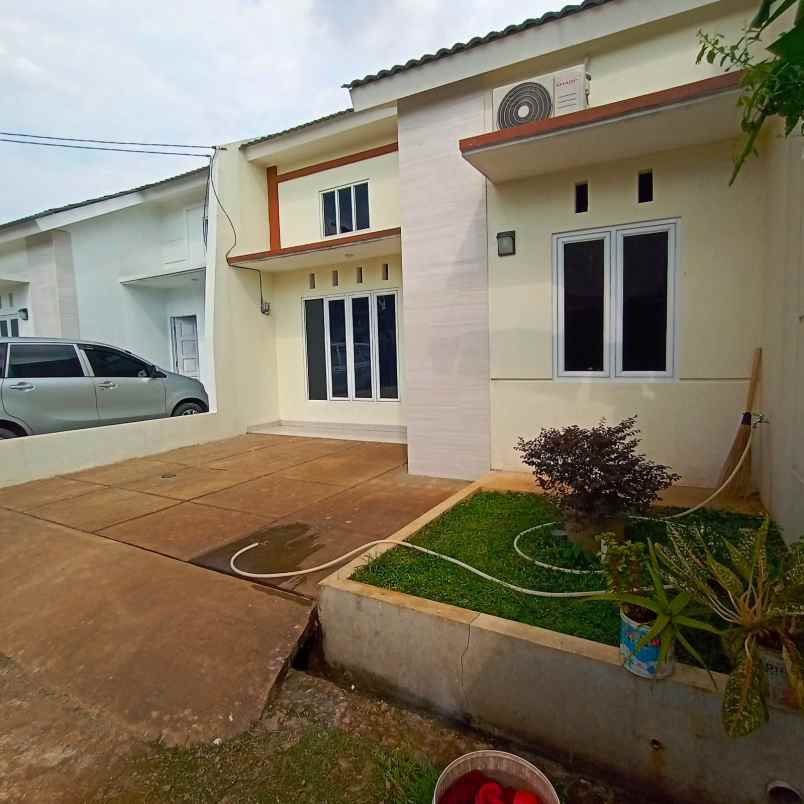 dijual rumah jl serua raya bojongsari