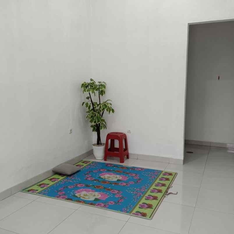 dijual rumah jl serua raya bojongsari