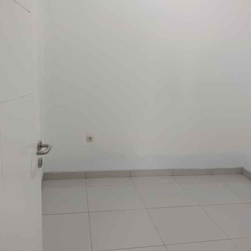 dijual rumah jl serua raya bojongsari