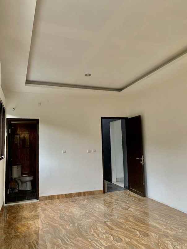 dijual rumah jln margonda raya depok