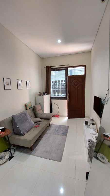 dijual rumah karang asem