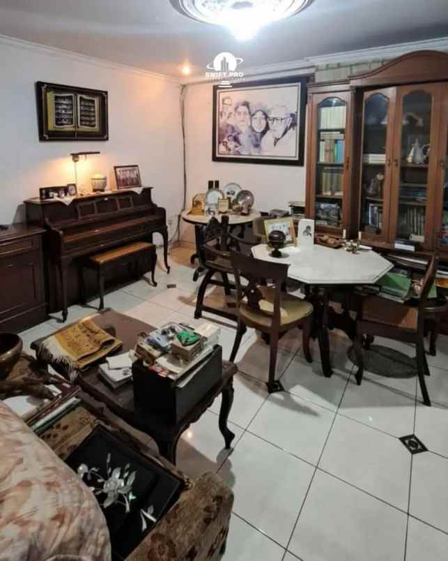 dijual rumah kebayoran baru