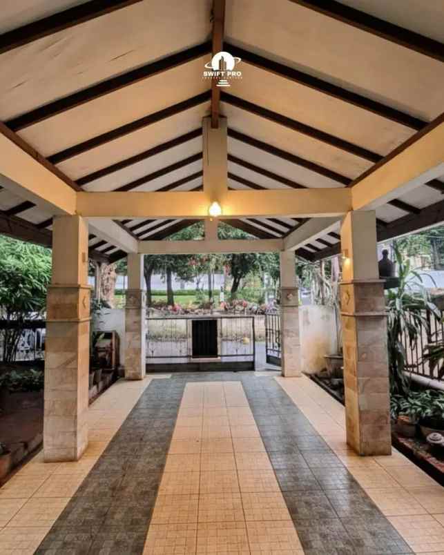 dijual rumah kebayoran baru