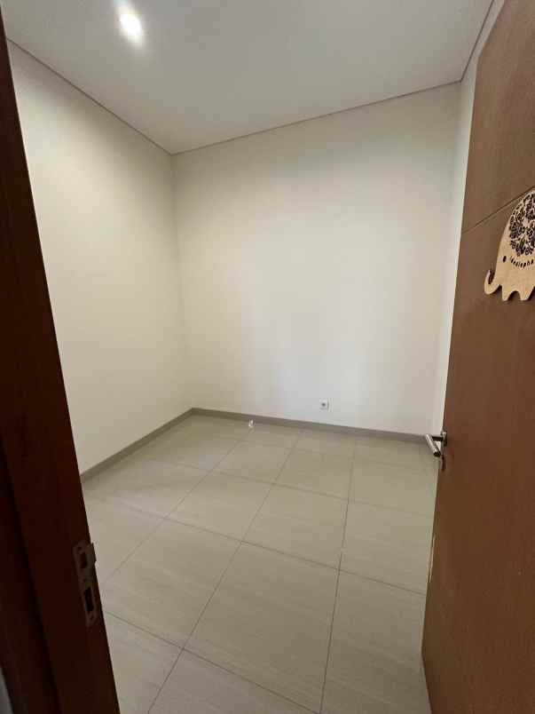 dijual rumah kelapa lilin kelapa gading